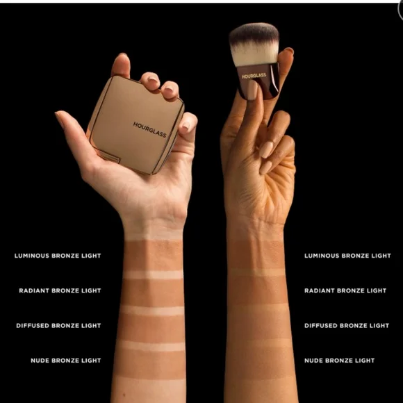 Hourglass Ambient Lighting Bronzer - Diffused Bronze Light - Picture 5 of 5